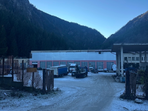 Промишлена сграда в Смолян, Нов център - 14500 кв.м за 159 €/кв.м - Снимка #1