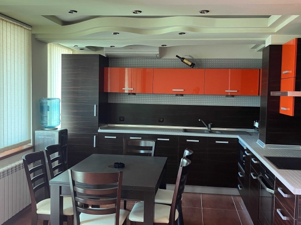 Двустаен апартамент в Варна, Базар Левски - 63 кв.м за 2008 €/кв.м - Снимка #1