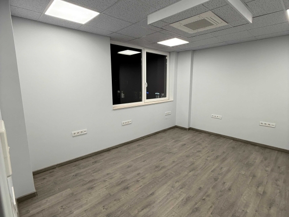 Дава се под наем Офис в Монтана, Идеален център - 25 кв.м за 191.25 € - Снимка #1