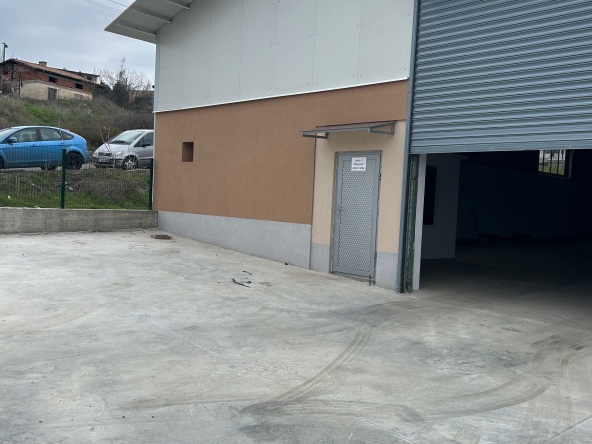 Дава се под наем Промишлена сграда в Кърджали, Промишлена зона - А - 615 кв.м за 1912.5 € - Снимка #1