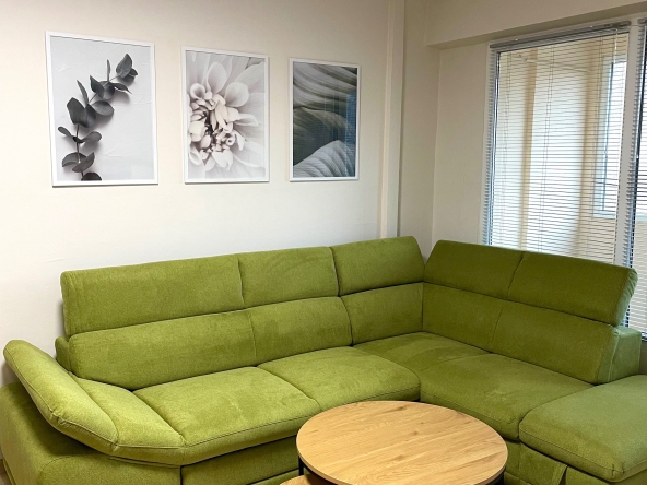 Дава се под наем Тристаен апартамент в Ловеч, Широк център - 80 кв.м за 398.82 € - Снимка #1