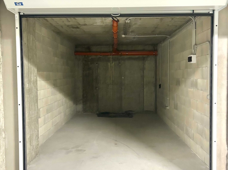 Дава се под наем Гараж / Паркомясто в София, Витоша - 20 кв.м за 124.44 € - Снимка #1