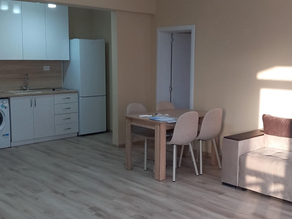 Дава се под наем Тристаен апартамент в Пловдив, Остромила - 85 кв.м за 484.5 € - Снимка #1