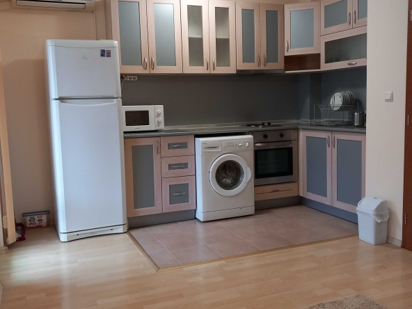 Дава се под наем Тристаен апартамент в Варна, Автогара - 87 кв.м за 663 € - Снимка #1