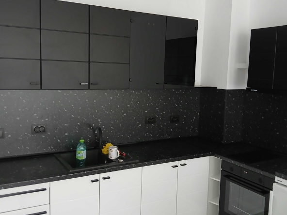 Дава се под наем Двустаен апартамент в Варна, Възраждане 1 - 75 кв.м за 510 € - Снимка #1