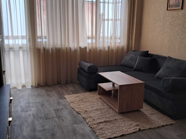 Дава се под наем Тристаен апартамент в Варна, Лятно кино Тракия - 72 кв.м за 408 € - Снимка #1