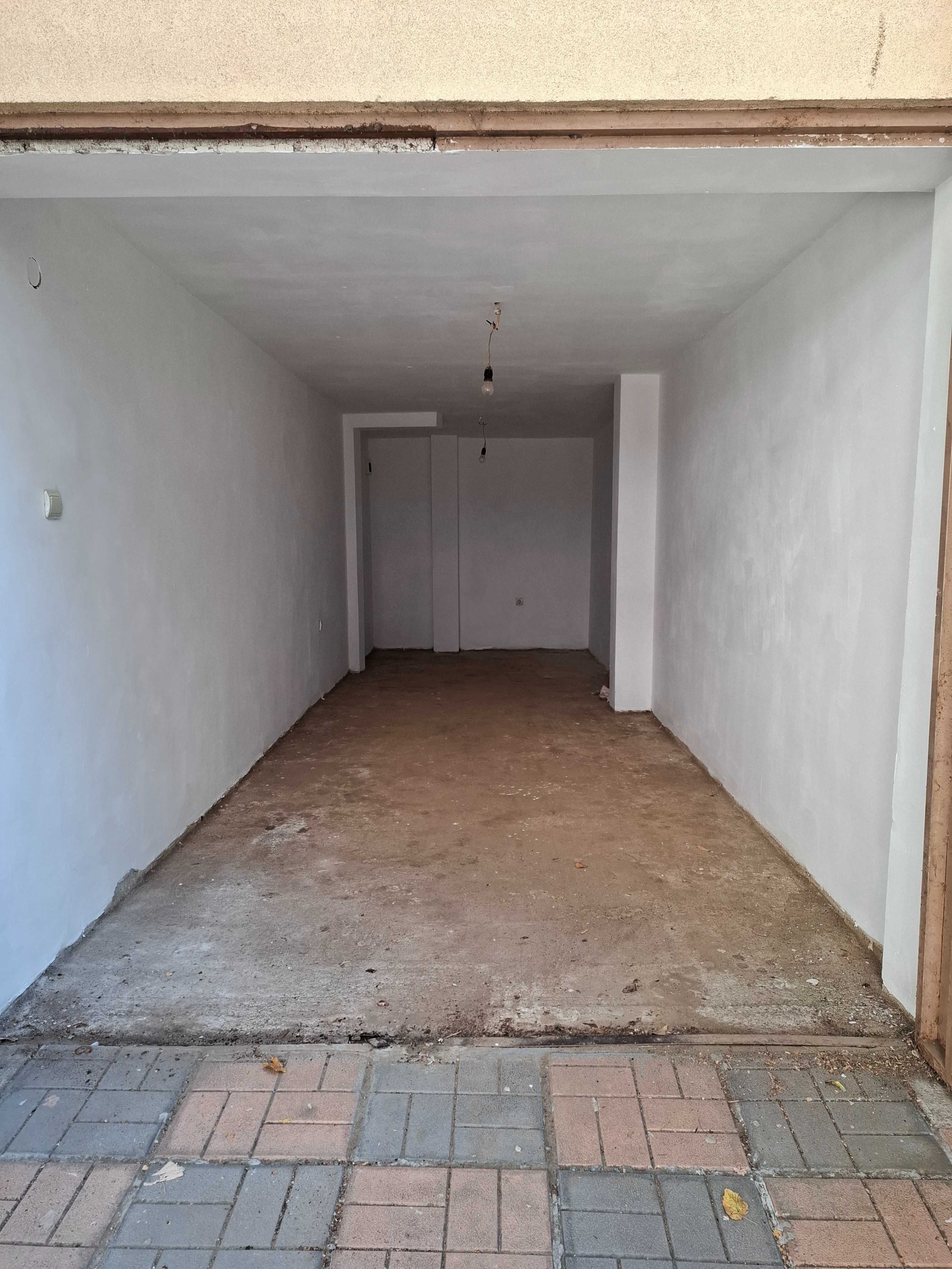 Дава се под наем Гараж / Паркомясто в Пловдив, Кючук Париж - 19 кв.м за 61.2 € - Снимка #1