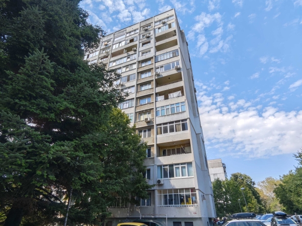 Дава се под наем Четиристаен апартамент в Варна, Лятно кино Тракия - 110 кв.м за 459 € - Снимка #1