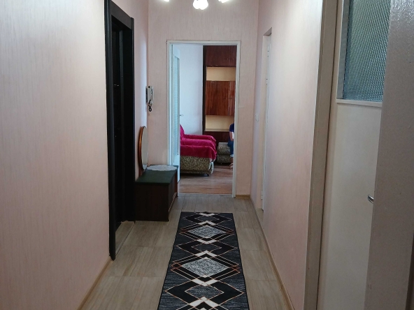 Дава се под наем Двустаен апартамент в Варна, ВИНС - 52 кв.м за 382.5 € - Снимка #1