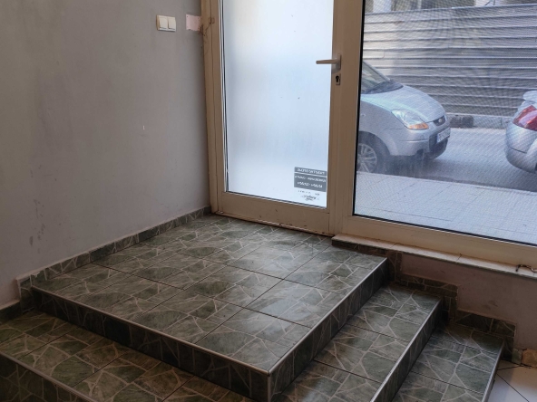 Тристаен апартамент в Пловдив, Кършияка - 80 кв.м за 4 €/кв.м - Снимка #1