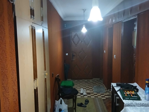 Тристаен апартамент в Видин, Акджамия - 10360 кв.м за 11 €/кв.м - Снимка #1