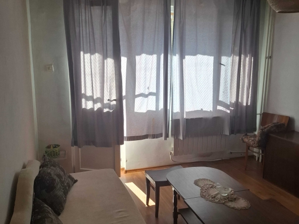 Дава се под наем Двустаен апартамент в Перник, Център - 65 кв.м за 357 € - Снимка #1