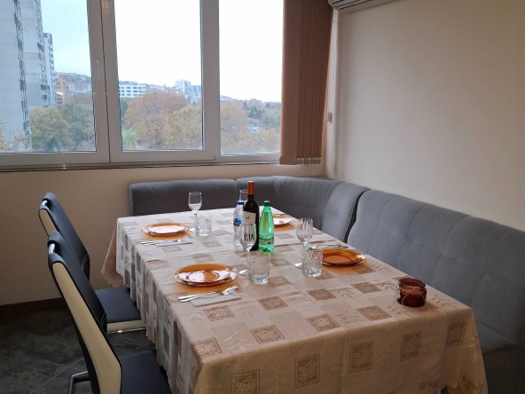 Дава се под наем Тристаен апартамент в Варна, м-т Акчелар - 60 кв.м за 650 € - Снимка #1