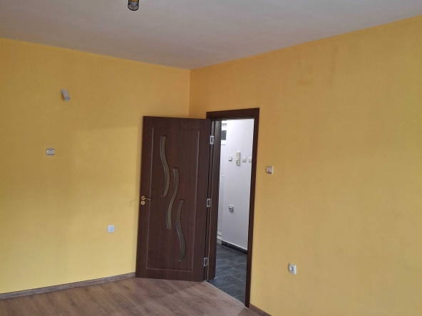 Двустаен апартамент в Ямбол, Златен рог - 59 кв.м за 1202 €/кв.м - Снимка #1