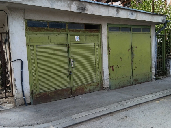 Гараж / Паркомясто в Шумен, Център - 25 кв.м за 4590 €/кв.м - Снимка #1