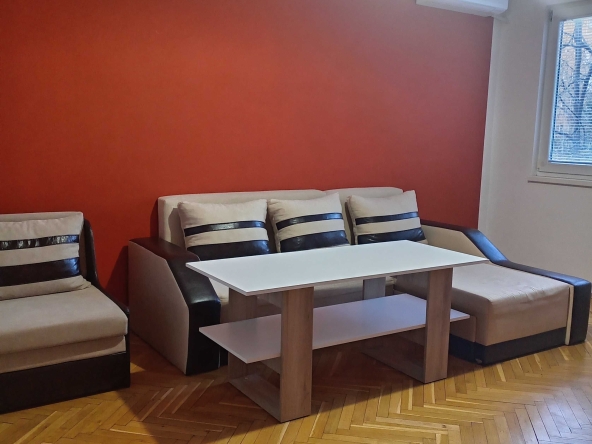 Дава се под наем Тристаен апартамент в Плевен, Мара Денчева - 65 кв.м за 348.84 € - Снимка #1