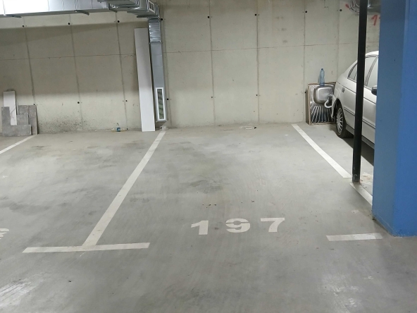 Дава се под наем Гараж / Паркомясто в Варна, Младост 1 - 15 кв.м за 69.36 € - Снимка #1