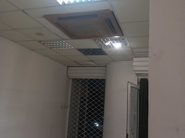 Дава се под наем Магазин в Бургас, Център - 100 кв.м за 150 € - Снимка #1