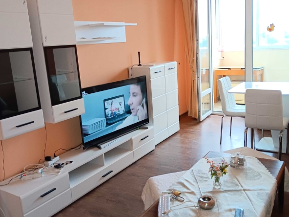 Дава се под наем Двустаен апартамент в Димитровград - 65 кв.м за 178.5 € - Снимка #1