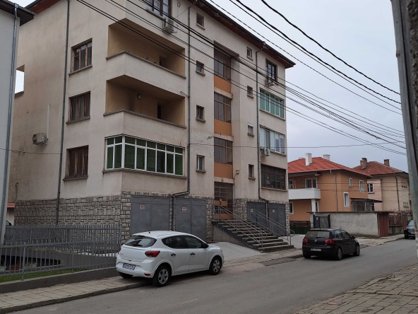 Двустаен апартамент в Карлово - 100 кв.м за 1050 €/кв.м - Снимка #1