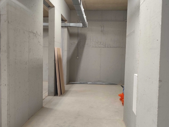 Дава се под наем Гараж / Паркомясто в София, Гоце Делчев - 20 кв.м за 73.44 € - Снимка #1