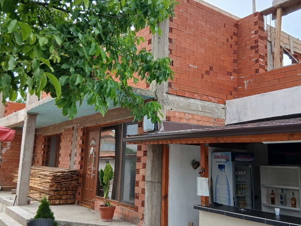 Дава се под наем Къща в с. Боянци, Област Пловдив - 240 кв.м за 110000 € - Снимка #1