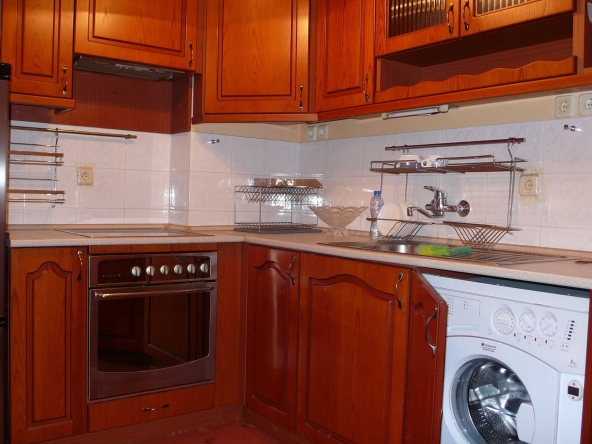 Дава се под наем Тристаен апартамент в София, Център - 86 кв.м за 550 € - Снимка #1