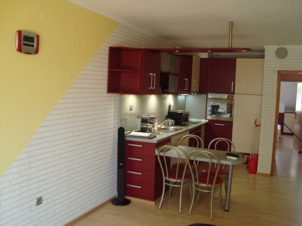 Дава се под наем Мезонет в Пловдив, Кършияка - 120 кв.м за 663 € - Снимка #1