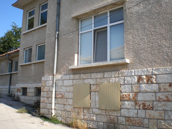 Дава се под наем Промишлена сграда в Шумен, Център - 400 кв.м за 306 € - Снимка #1