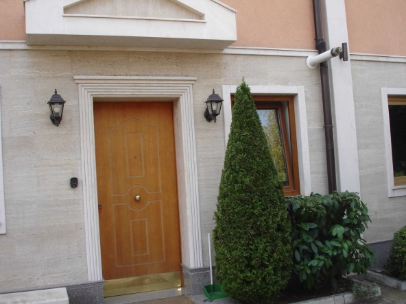 Дава се под наем Къща в София, Бъкстон - 195 кв.м за 500000 € - Снимка #1