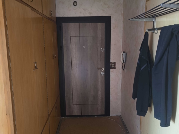 Двустаен апартамент в Шумен, Добруджански - 70 кв.м за 802 €/кв.м - Снимка #1