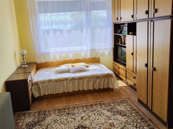 Тристаен апартамент в Нова Загора - 112 кв.м за 670 €/кв.м - Снимка #1