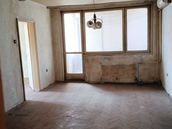 Тристаен апартамент в Плевен, Индустриална зона - 87 кв.м за 1127 €/кв.м - Снимка #1