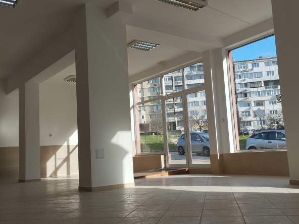 Дава се под наем Магазин в Варна, Кайсиева градина - 125 кв.м за 1196.97 € - Снимка #1