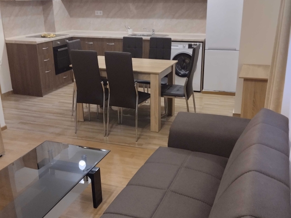 Дава се под наем Тристаен апартамент в Пловдив, Кючук Париж - 100 кв.м за 598.23 € - Снимка #1