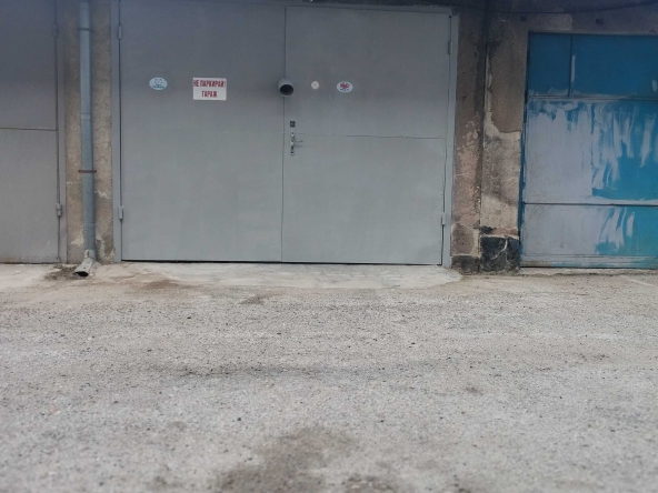 Дава се под наем Гараж / Паркомясто в Перник, Изток - 22 кв.м за 119.34 € - Снимка #1