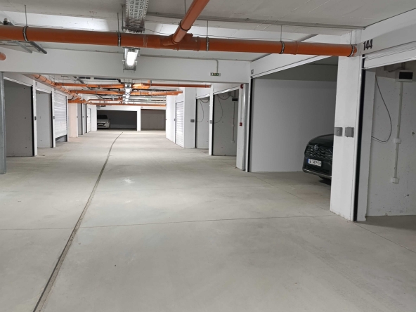 Дава се под наем Гараж / Паркомясто в София, Люлин 5 - 29 кв.м за 169.32 € - Снимка #1