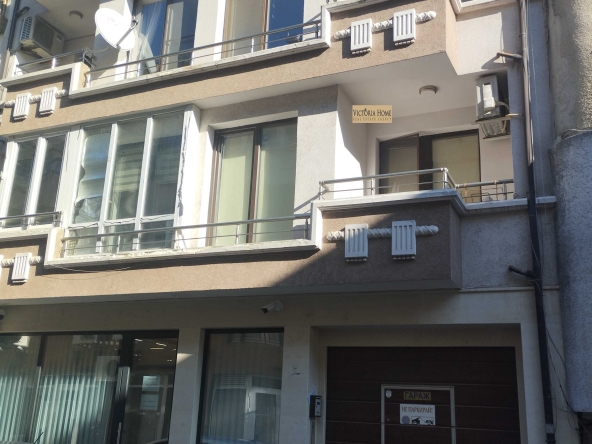 Тристаен апартамент в Бургас, Пристанище Бургас - 100 кв.м за 2499 €/кв.м - Снимка #1