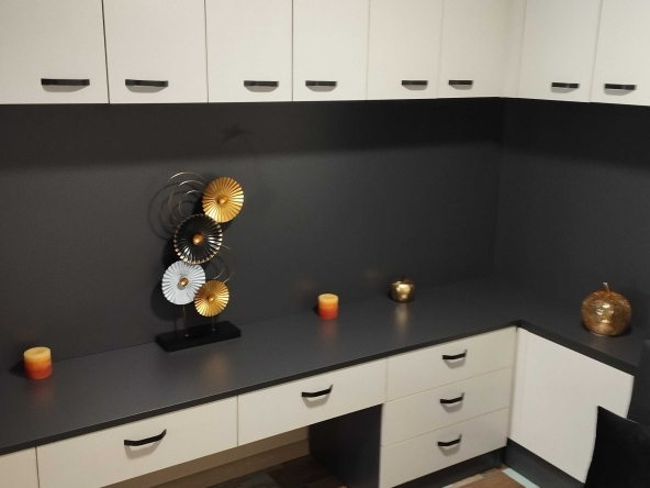 Дава се под наем Едностаен апартамент в София, Лозенец - 26 кв.м за 357 € - Снимка #1