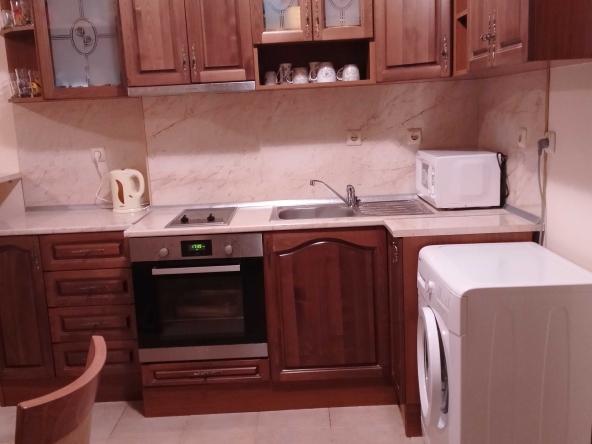 Дава се под наем Двустаен апартамент в Свети Влас - 75 кв.м за 331.5 € - Снимка #1