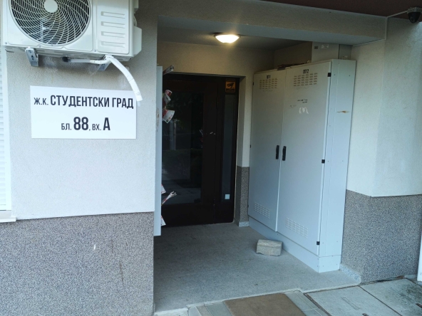 Дава се под наем Тристаен апартамент в София, 7-ми 11-ти километър - 60 кв.м за 765 € - Снимка #1