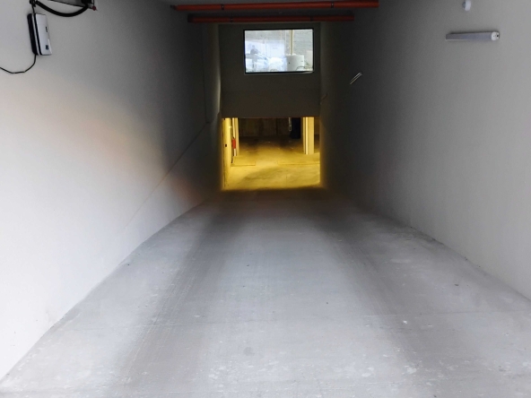 Дава се под наем Гараж / Паркомясто в София, Зона Б-5-3 - 14 кв.м за 79.56 € - Снимка #1