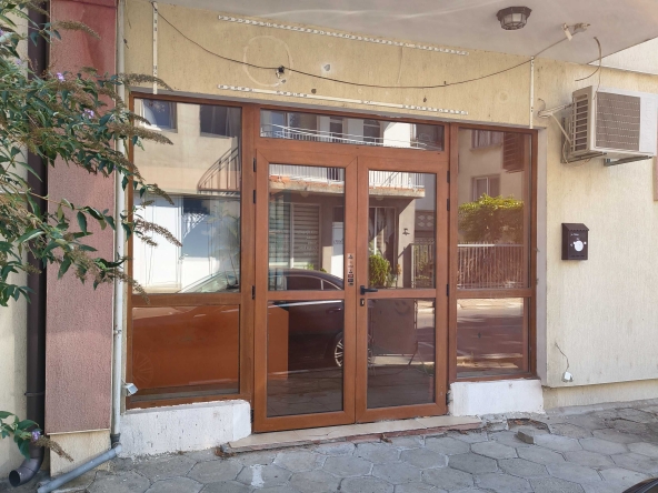 Дава се под наем Магазин в Свети Влас - 40 кв.м за 280.5 € - Снимка #1