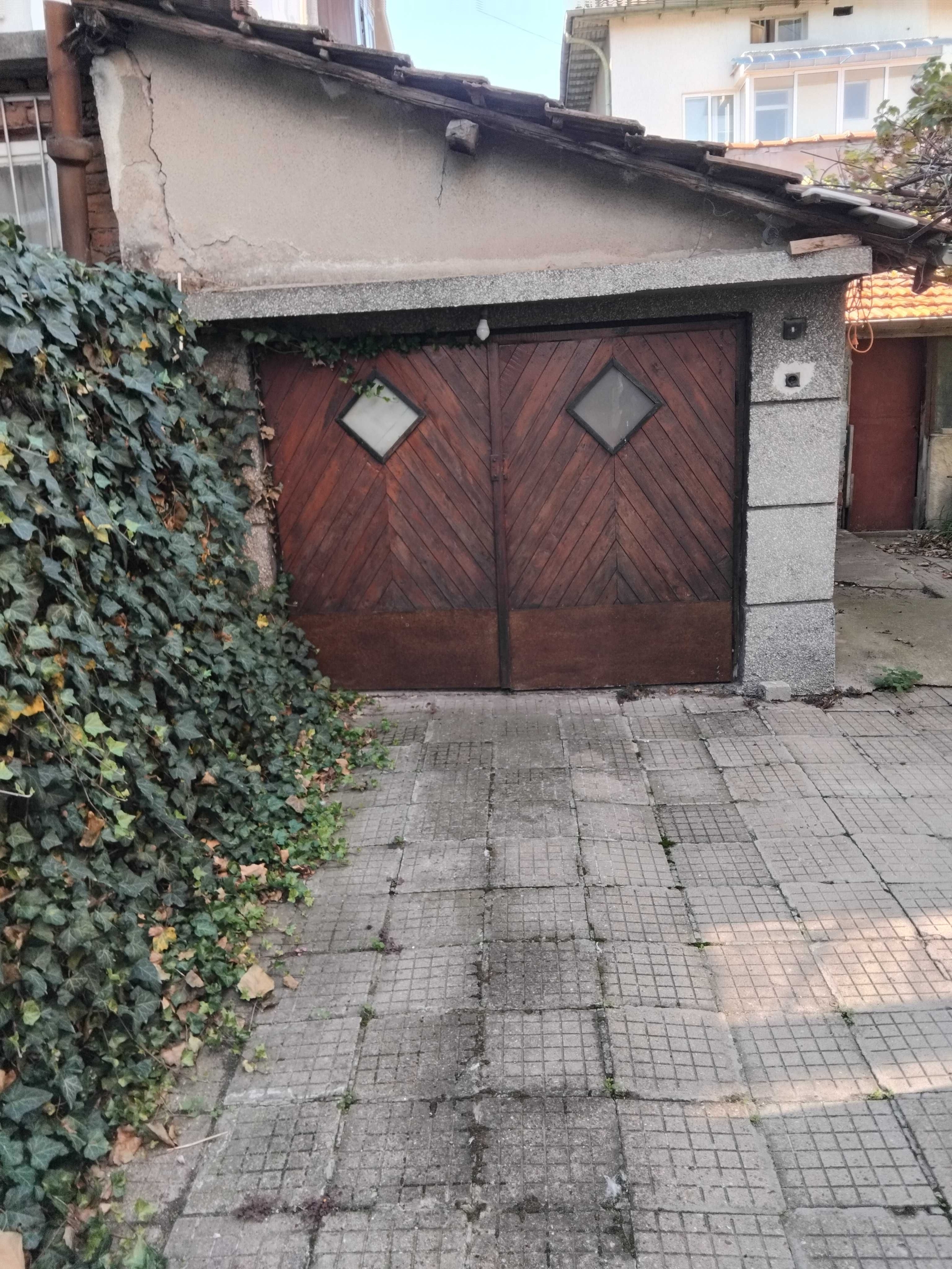 Дава се под наем Гараж / Паркомясто в Плевен, Сторгозия - 16 кв.м за 51 € - Снимка #1
