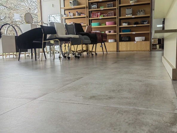 Дава се под наем Магазин в Благоевград, Запад - 130 кв.м за 857.82 € - Снимка #1