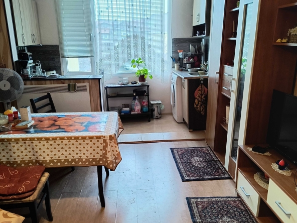 Дава се под наем Едностаен апартамент в Перник, Проучване - 54 кв.м за 255 € - Снимка #1