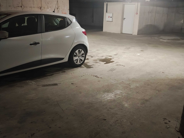 Дава се под наем Гараж / Паркомясто в Бургас, Изгрев - 16 кв.м за 79.56 € - Снимка #1
