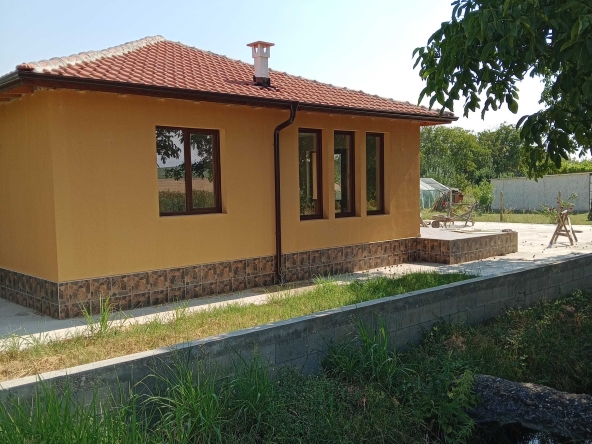 Къща в с. Избеглии, Област Пловдив - 126 кв.м за 1032 €/кв.м - Снимка #1