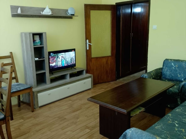 Дава се под наем Тристаен апартамент в Стара Загора, Център - 76 кв.м за 357 € - Снимка #1