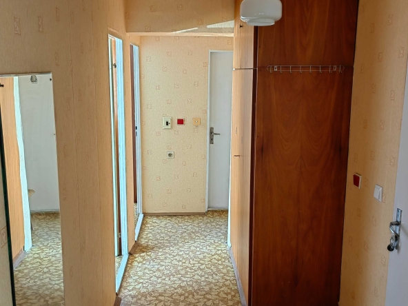 Дава се под наем Двустаен апартамент в Разград, Орел - 65 кв.м за 153 € - Снимка #1